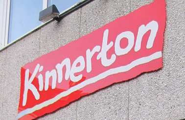 Red "Kinnerton" sign on a building wall.