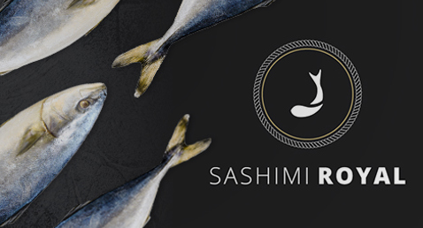 Drei Fische auf dunklem Hintergrund mit dem Logo "Sashimi Royal" auf der rechten Seite.