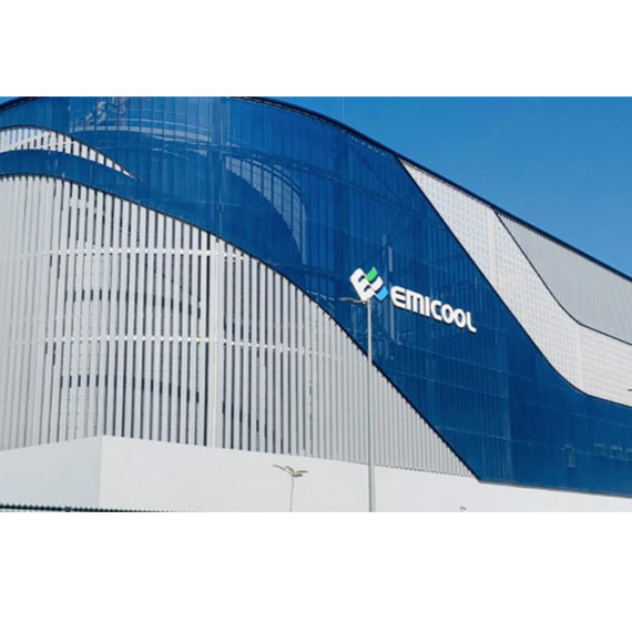 现代建筑,蓝白色外立面,显著展示“Emicool”标志。