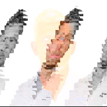 Man wearing a white shirt with "DESMI" logo, facing forward.