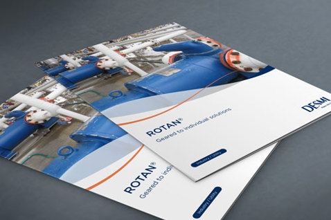 Brochures DESMI présentant les pompes ROTAN pour la gestion des fluides industriels sur une surface grise.