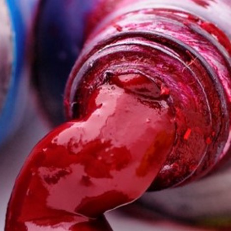 Tubki z kolorowymi farbami, w tym zieloną, niebieską, czerwoną i żółtą, wyciskane.