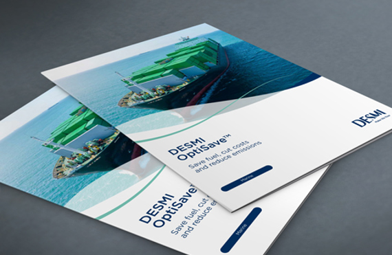 DESMI Optisave 브로셔 표지에 화물선이 있는 모습.