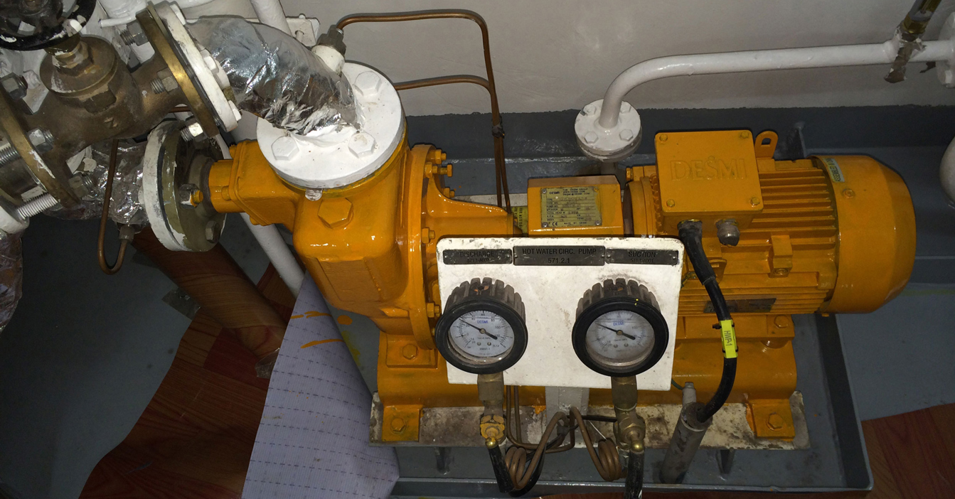DESMI hot water circulation pump with pressure gauges and connected pipes.