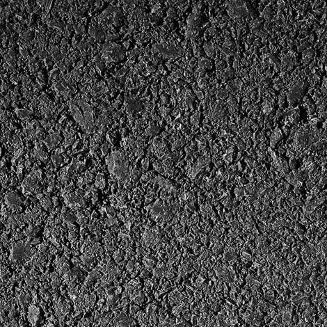 Zbliżenie szorstkiej czarnej tekstury asfaltu z widocznymi granulkami i kamieniami.