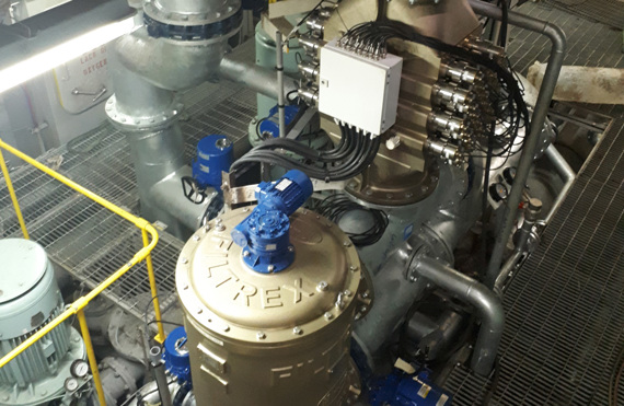 Industrial machinery with pipes and a large Filtrex unit for fluid handling.